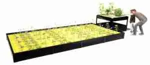 Render 3D Floating System Loat Irciponic con DWC piante fiorite eduli e vasca aromatiche con persone